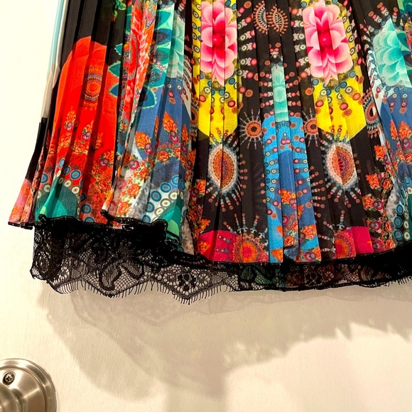 Desigual Pleated Hutton Skirt with Lace - LIKE NEW - Picture 9 of 11
